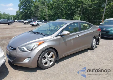 2013 Hyundai Elantra Gls/Limited z USA, uszkodzony, nr VIN 5NPDH4AE1DH318830